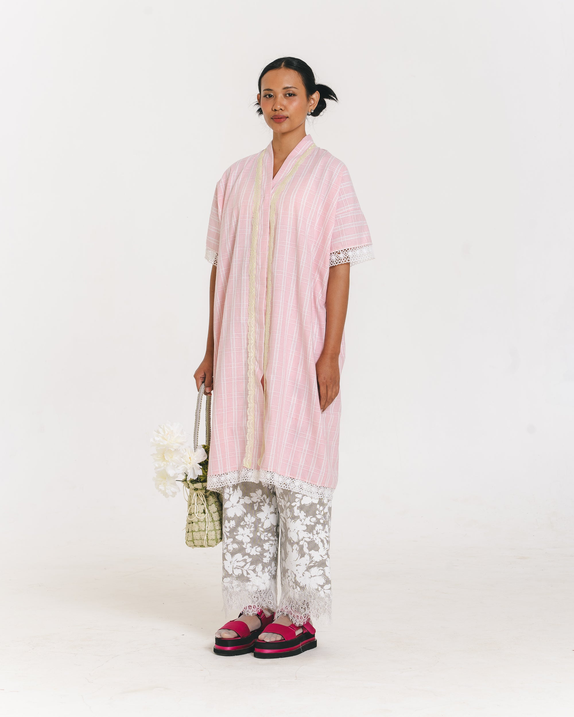 Image of Cleandra Kaftan Pink, a short-sleeved kaftan with v-neckline, made from cotton with lace trim details.