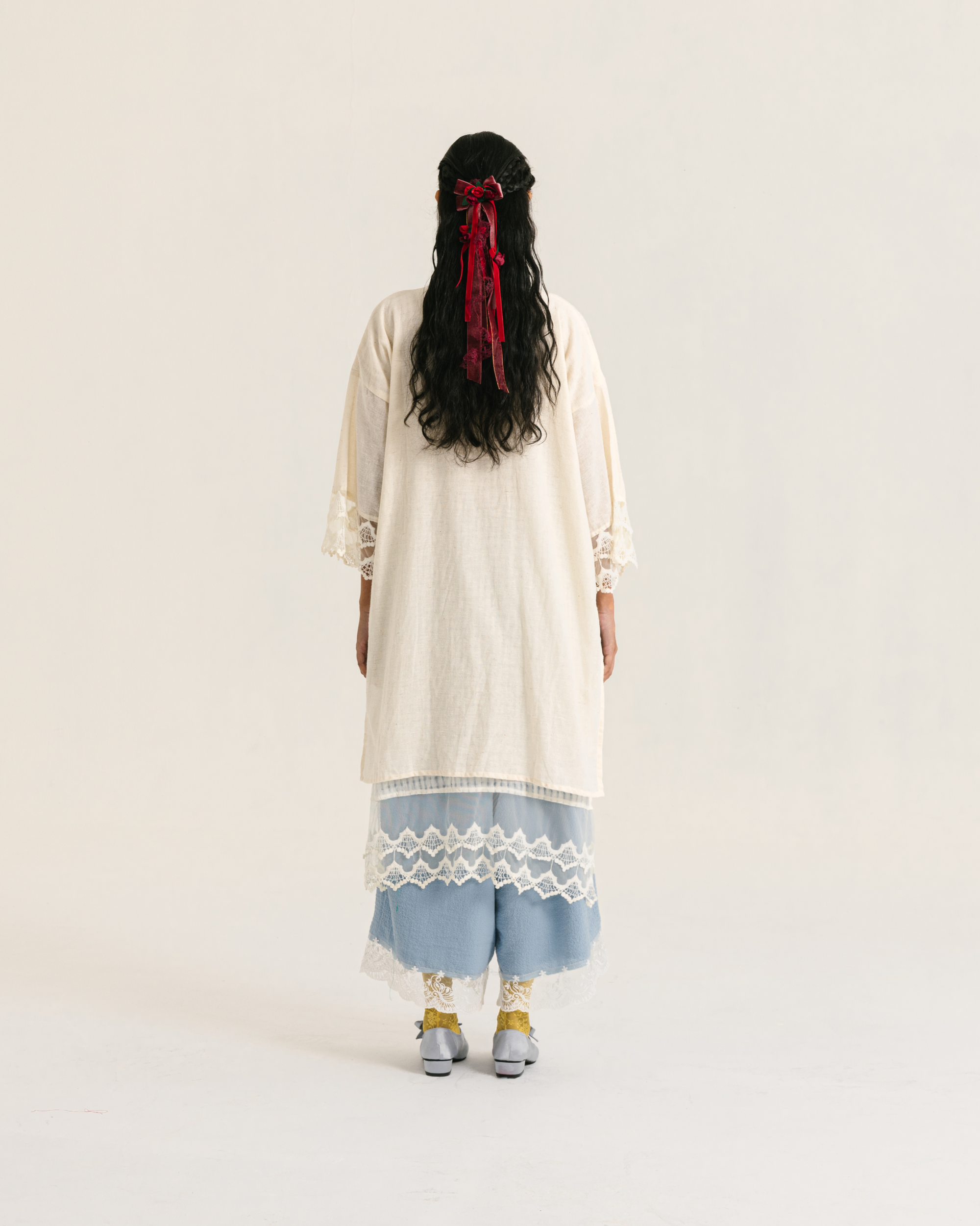 Image of Lara Embroidery Kaftan Creme, a kaftan made from breathable linen, adorned with charming embroidery and lace on the hem.