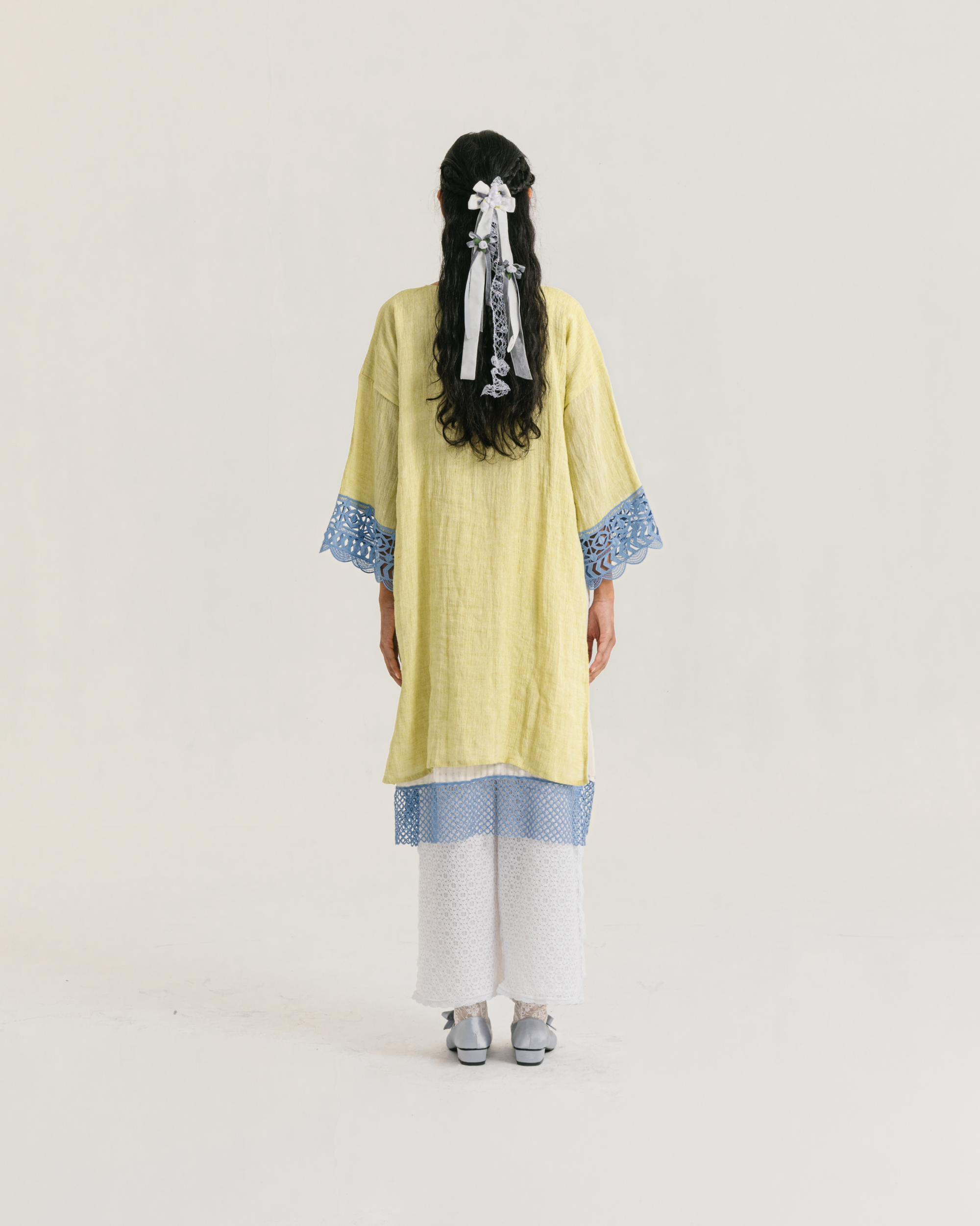 Image of Lara Embroidery Kaftan Lime, a kaftan made from breathable linen, adorned with charming embroidery and lace on the hem.