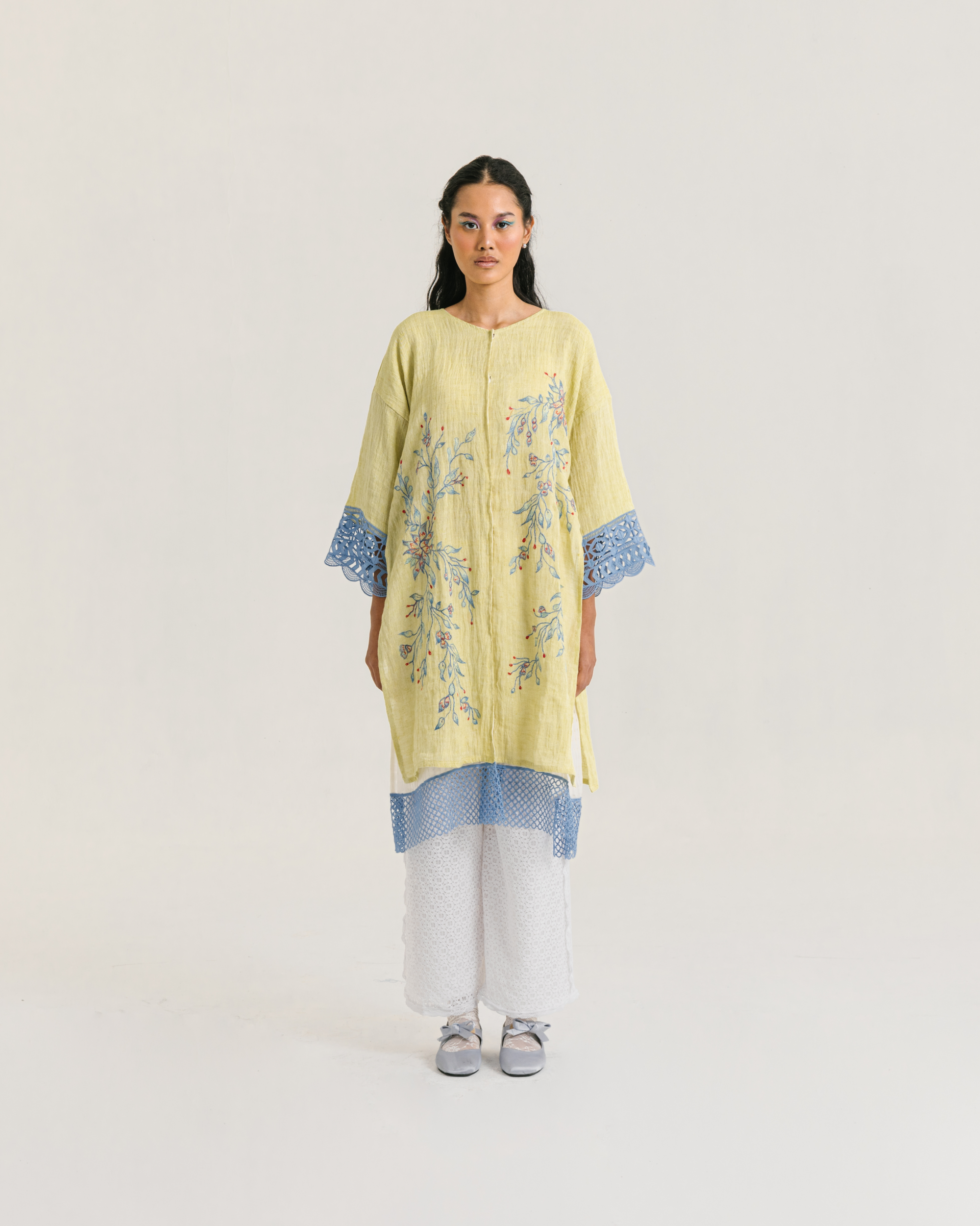 Image of Lara Embroidery Kaftan Lime, a kaftan made from breathable linen, adorned with charming embroidery and lace on the hem.