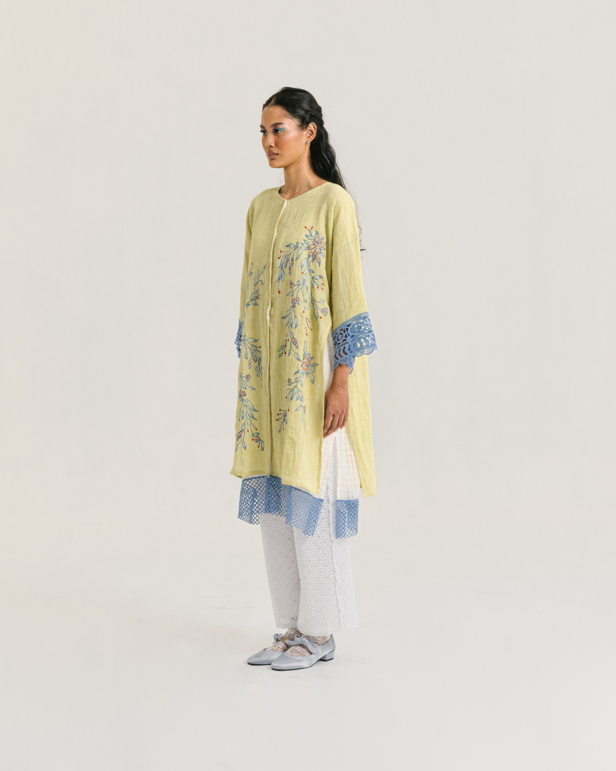 Image of Lara Embroidery Kaftan Lime, a kaftan made from breathable linen, adorned with charming embroidery and lace on the hem.
