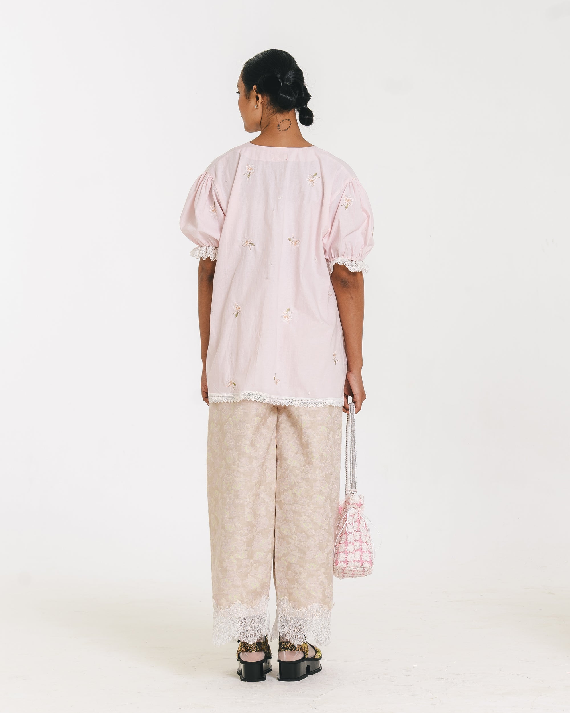 Image of Nadine Blouse Pink, blouse with v-neckline and puffy sleeves, made from cotton with lace trim details.