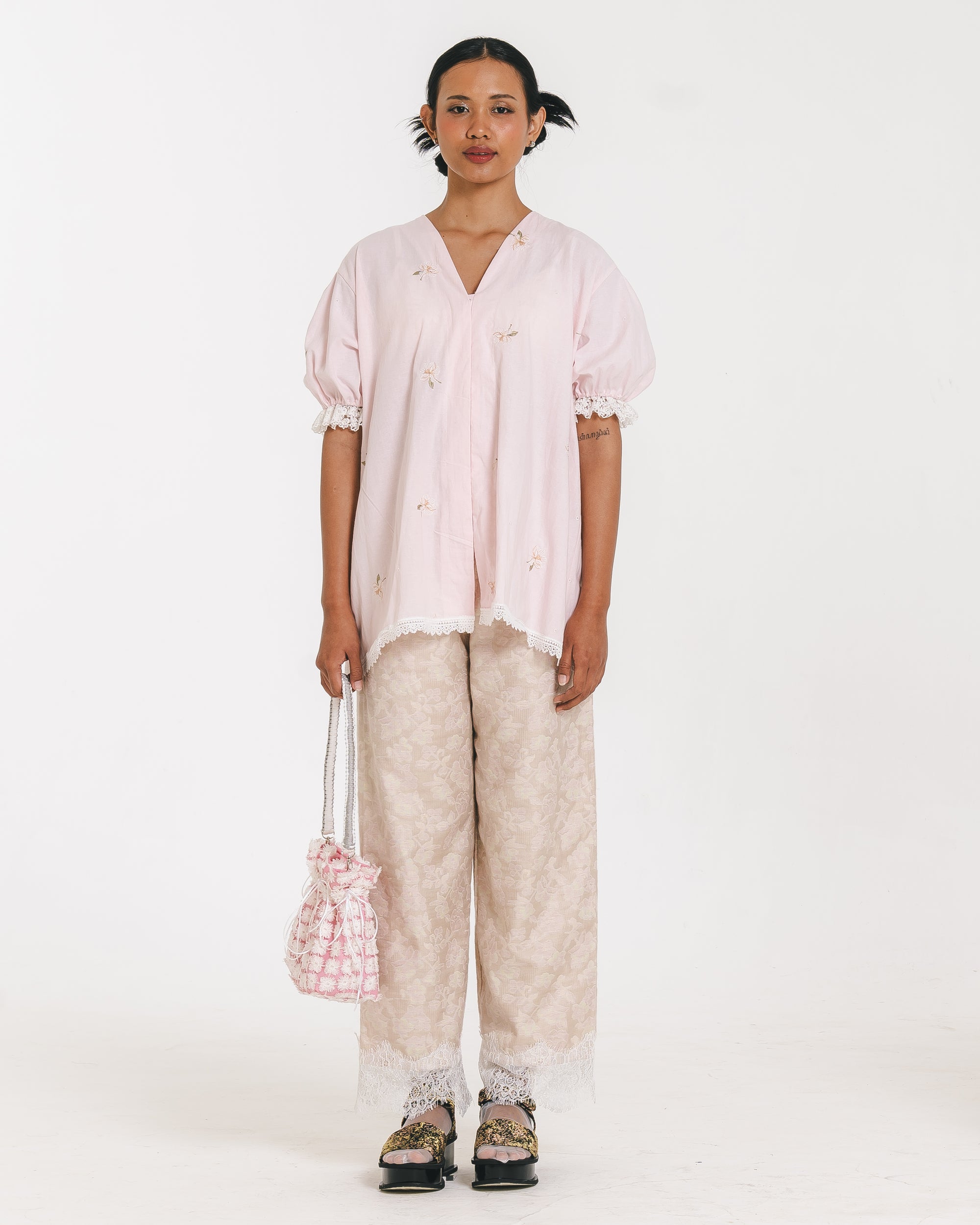 Image of Nadine Blouse Pink, blouse with v-neckline and puffy sleeves, made from cotton with lace trim details.