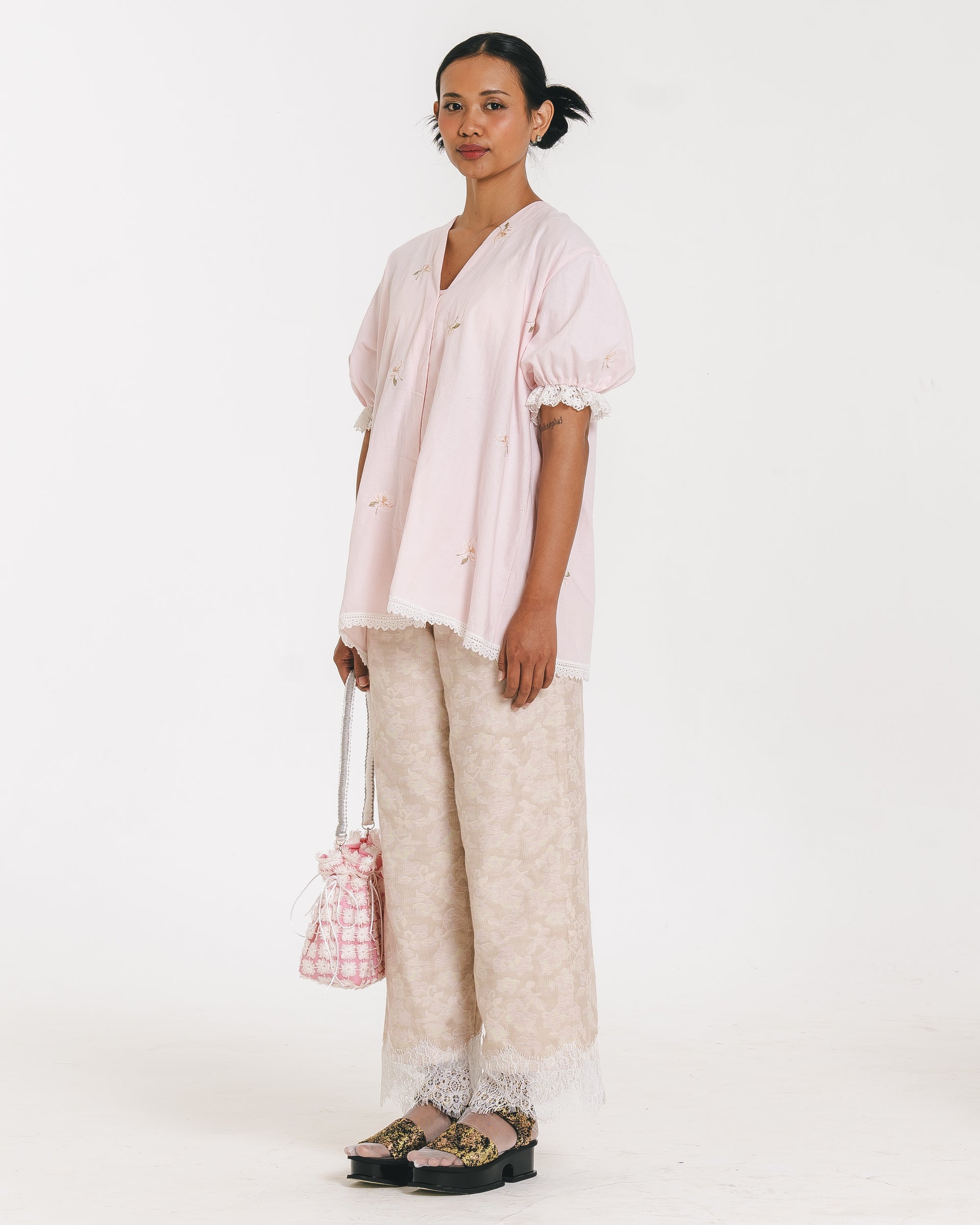 Image of Nadine Blouse Pink, blouse with v-neckline and puffy sleeves, made from cotton with lace trim details.