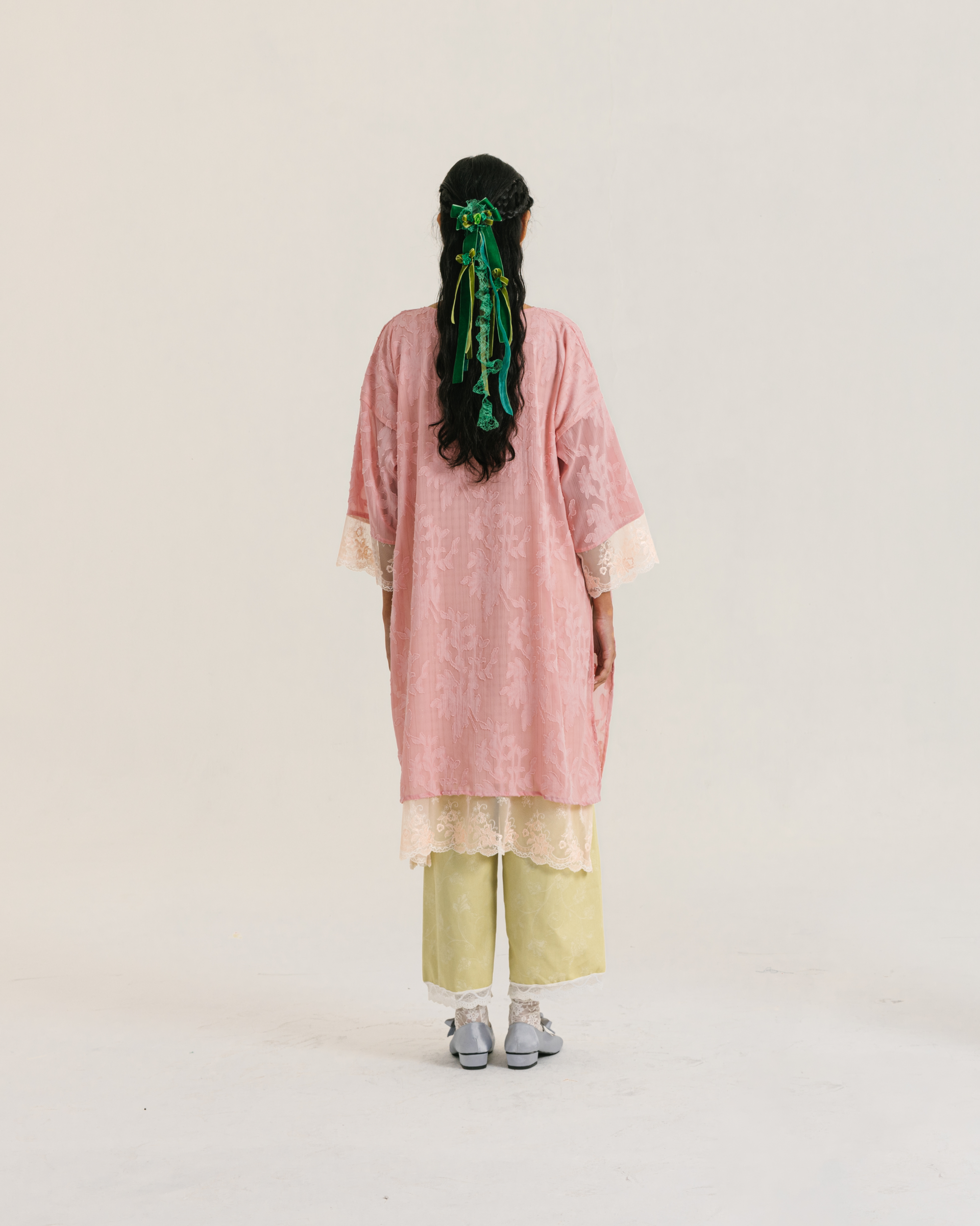Image of Viola Kaftan Pink, a kaftan made from cotton-poly with a delicate floral pattern, adorned with lace on the hem.