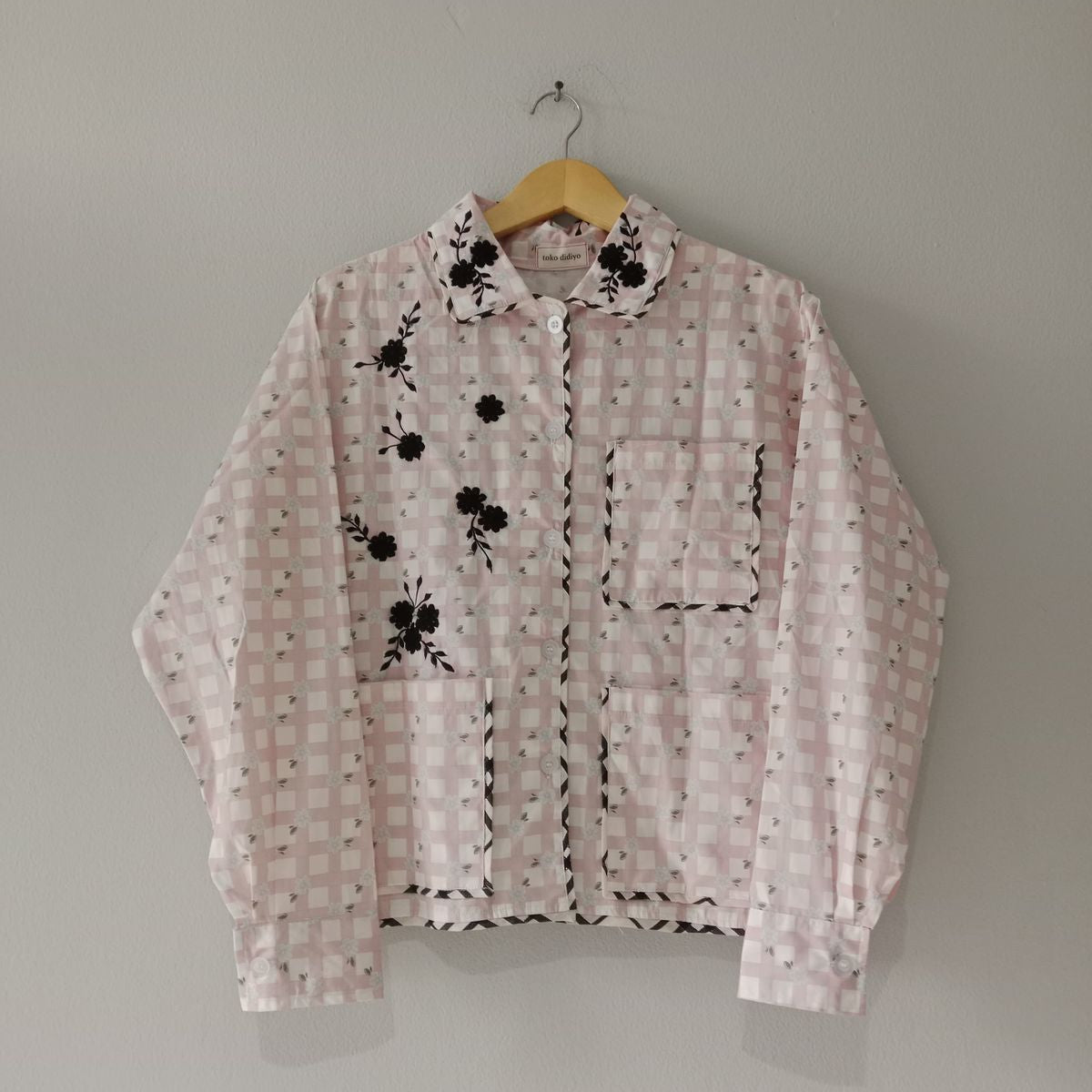 Gally Embroidery Longsleeve Shirt