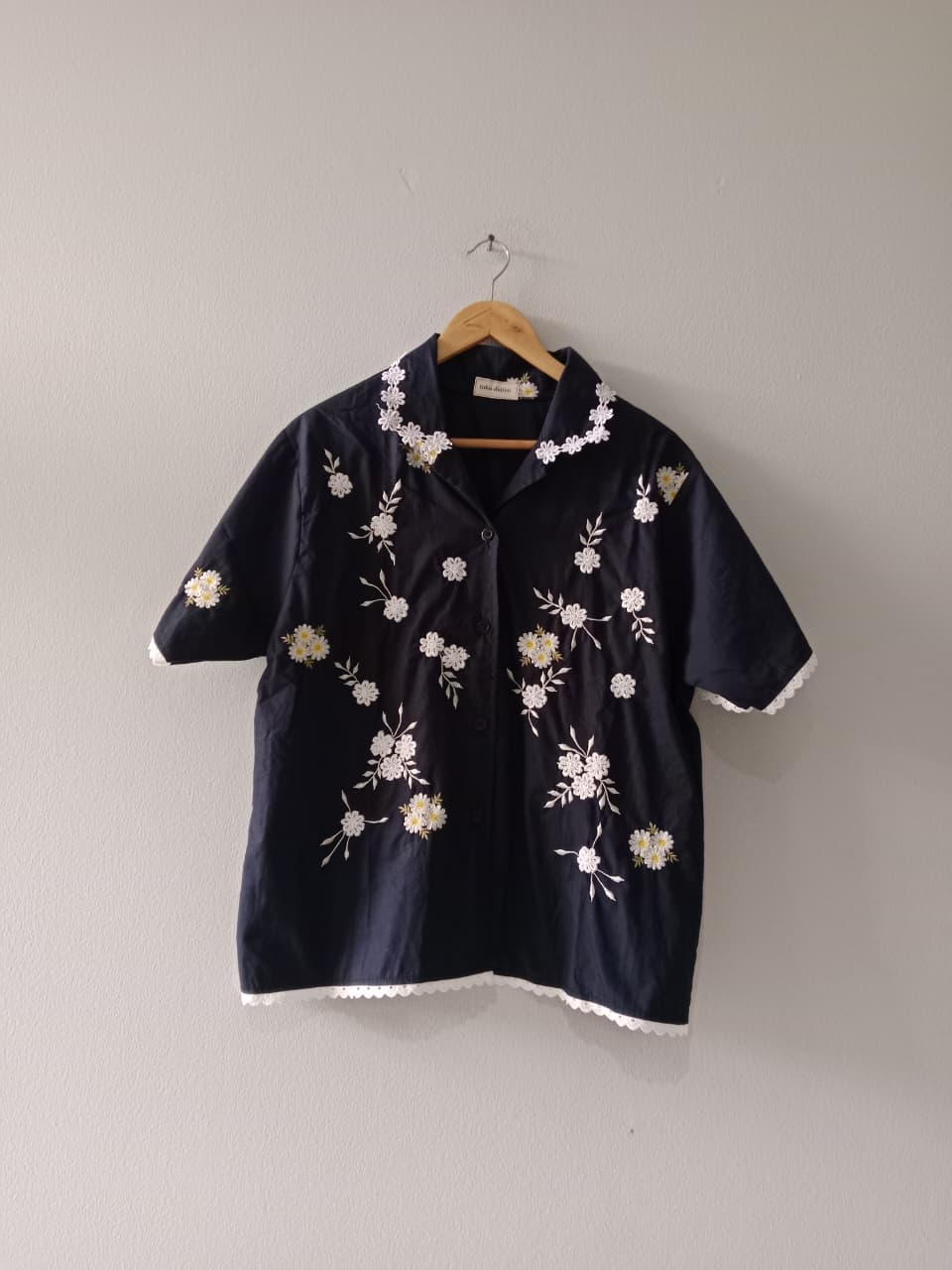 Cruella Embroidery Shirt
