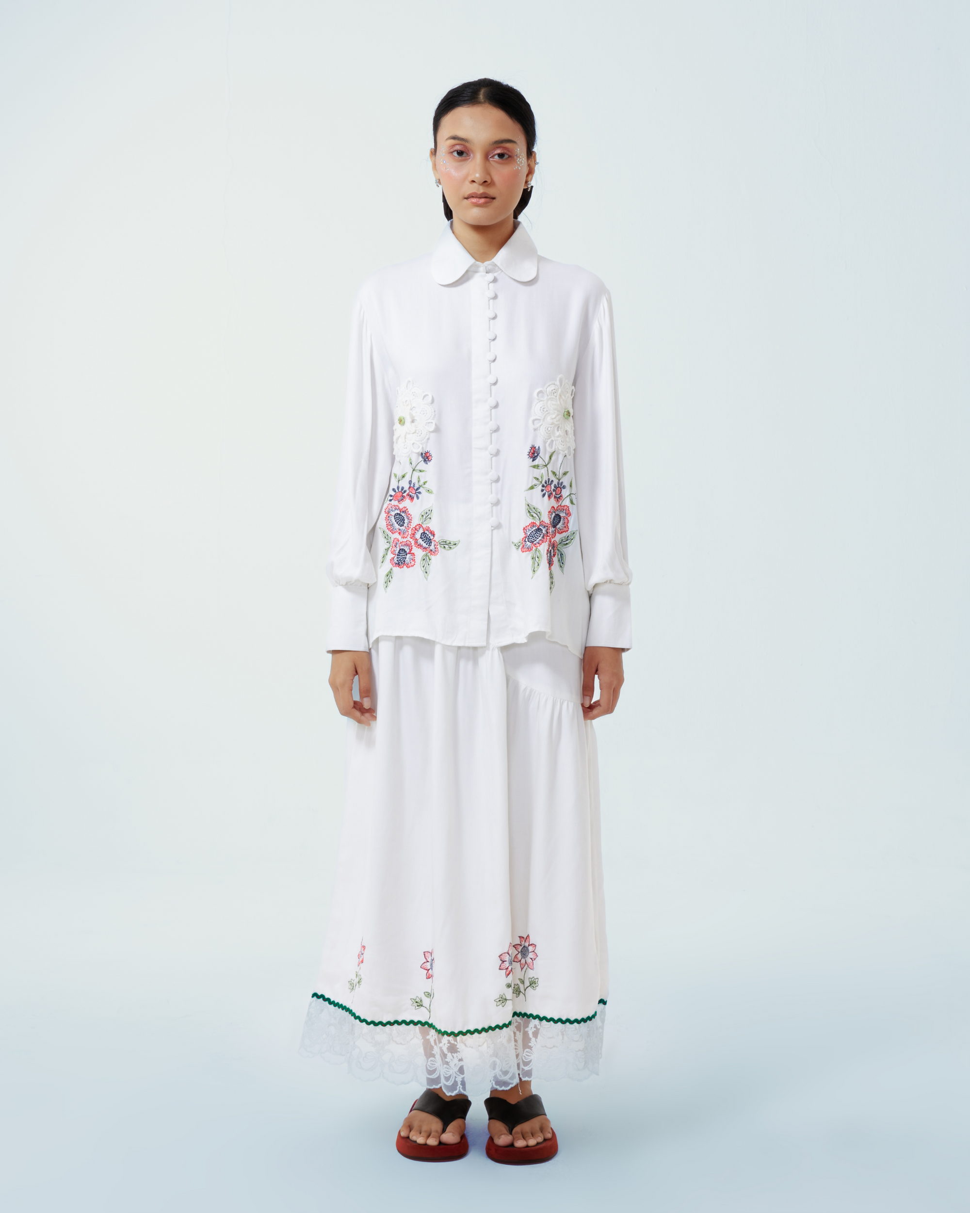 Image of Amor Longsleeve Shirt, a longsleeve shirt made from jersey cotton, with a subtle puff on the sleeves and chic floral embroidery on the front.