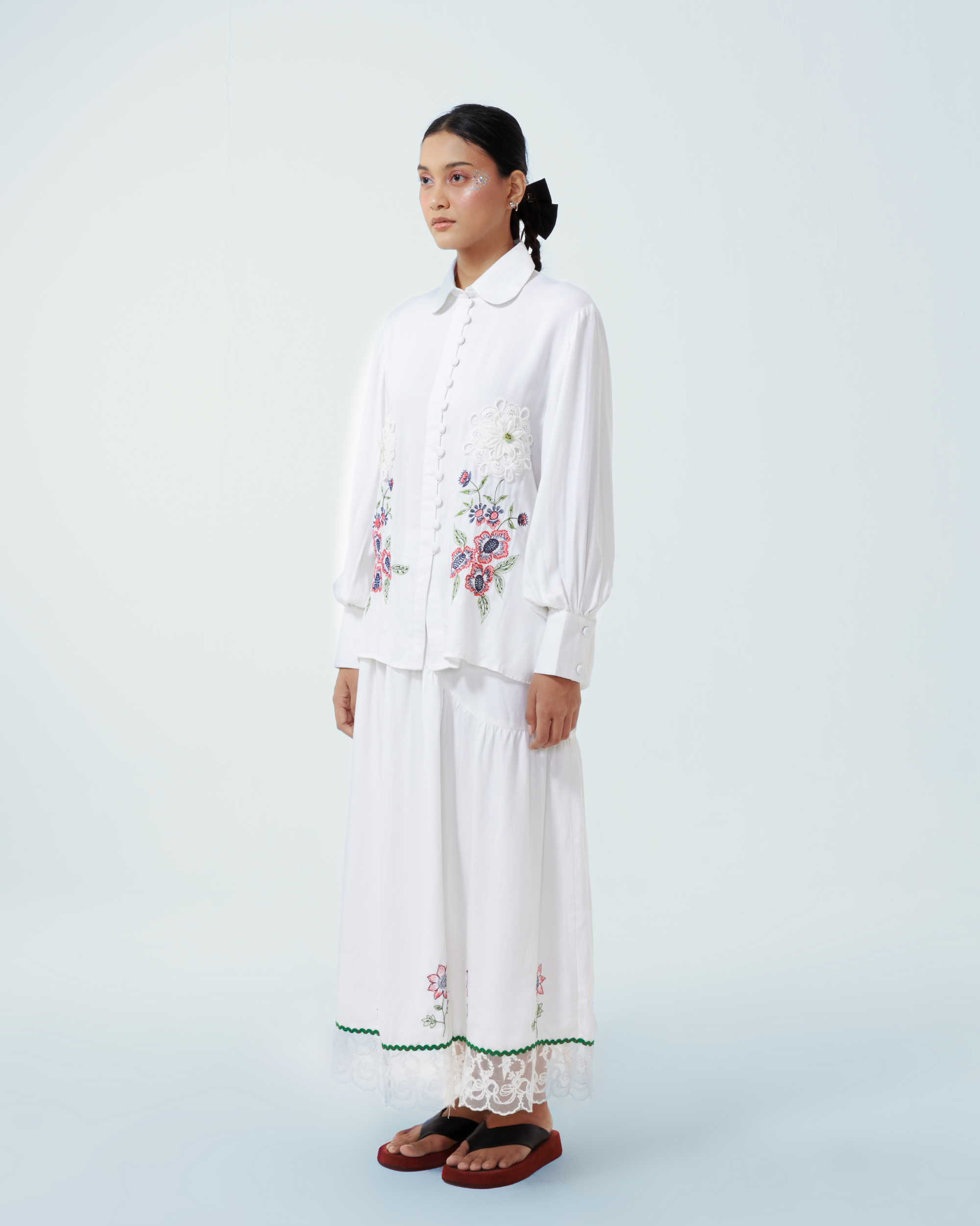 Image of Amor Longsleeve Shirt, a longsleeve shirt made from jersey cotton, with a subtle puff on the sleeves and chic floral embroidery on the front.