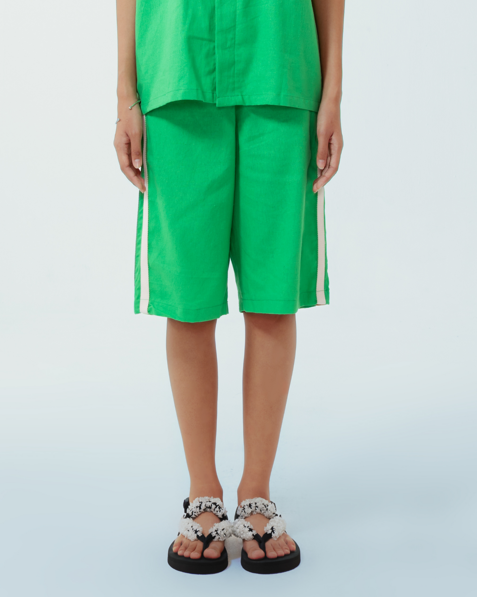 Image of Candela Bermuda Green, a knee-length bermuda pants made from deadstock linen.