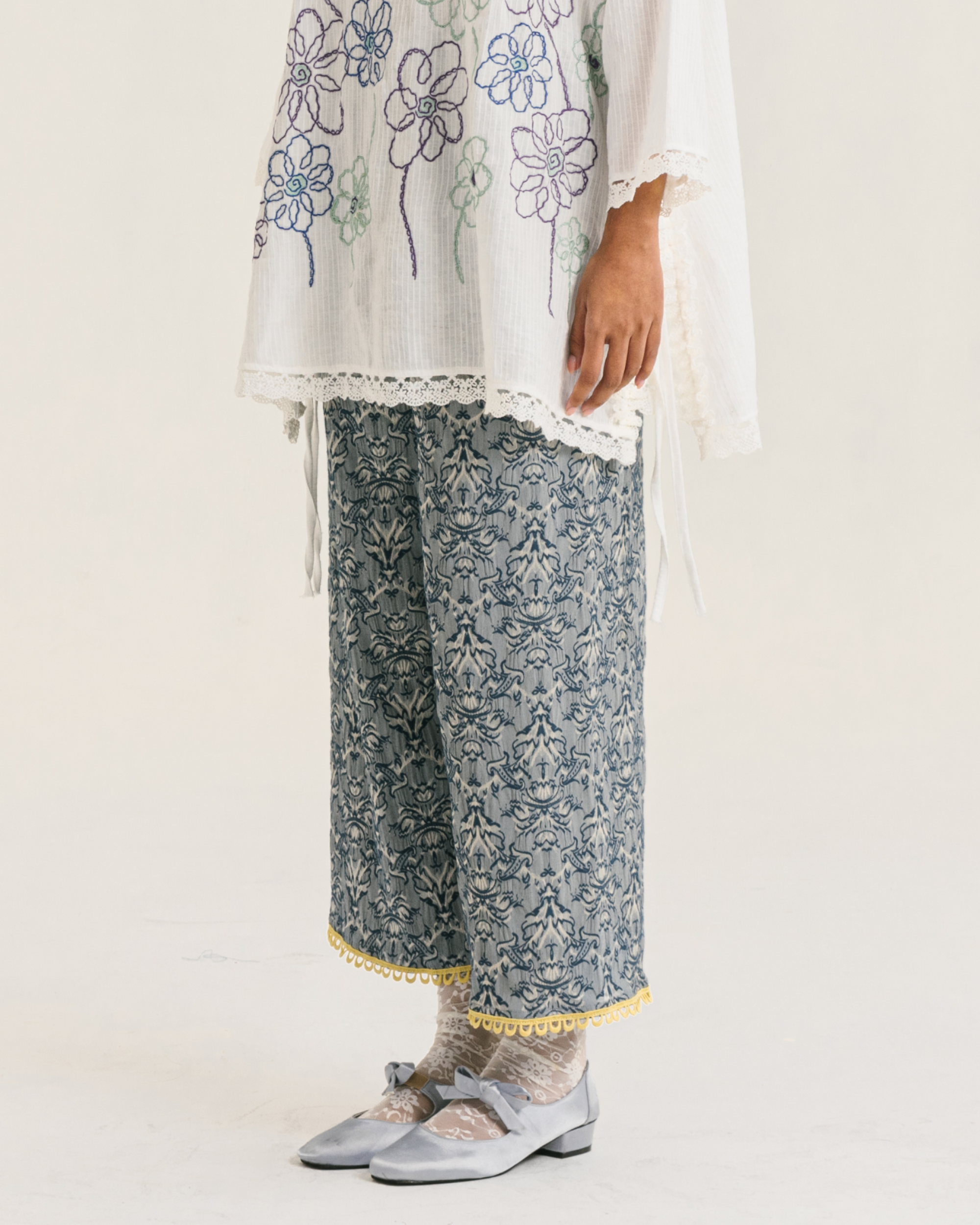 Image Cyra Pants Blue, a relaxed straight-cut pants made from vintage jacquard fabric.