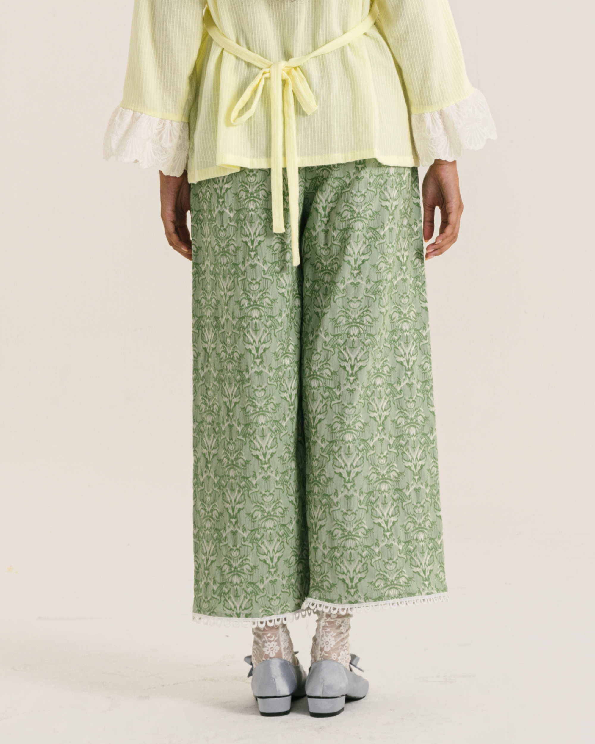 Image Cyra Pants Green, a relaxed straight-cut pants made from vintage jacquard fabric.