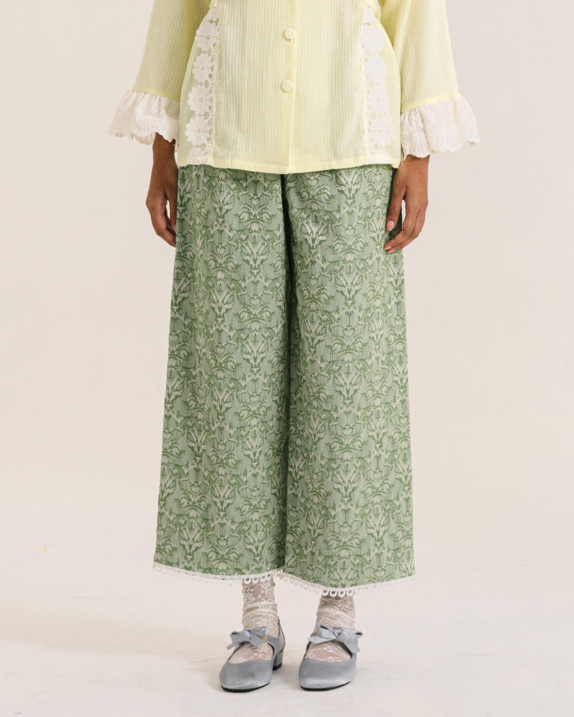 Image Cyra Pants Green, a relaxed straight-cut pants made from vintage jacquard fabric.