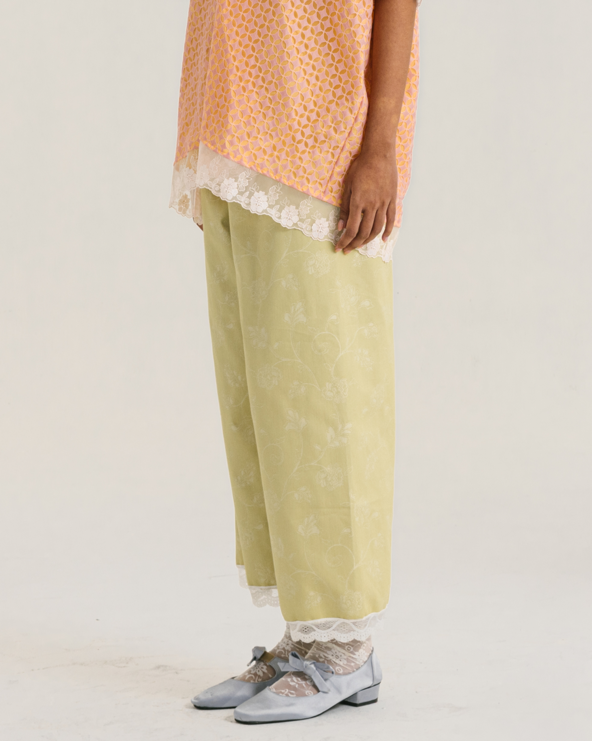 Image of Ebba Pants Lime, a straight-cut pants made from soft and breathable cotton with a subtle flower-patterned.