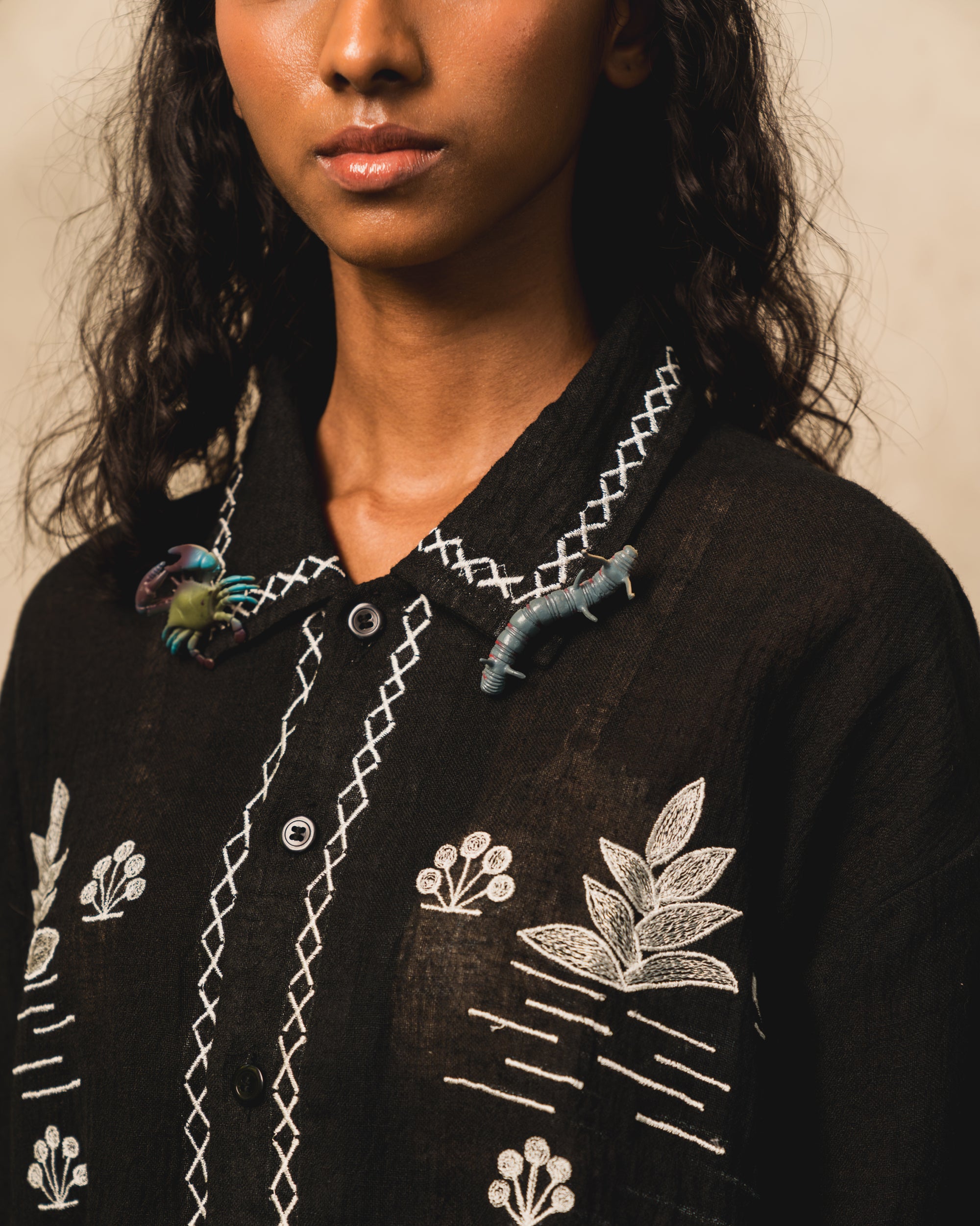 Image of Kino Embroidery Longsleeve Shirt Black, a longsleeve shirt made from crinkled cotton-poly fabric, giving it a textured and relaxed look.