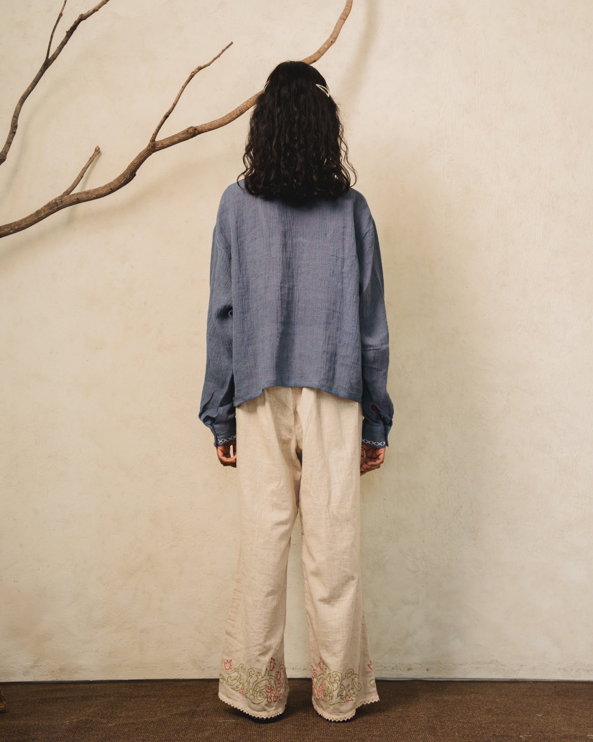 Image of Kino Embroidery Longsleeve Shirt Blue, a longsleeve shirt made from crinkled cotton-poly fabric, giving it a textured and relaxed look.