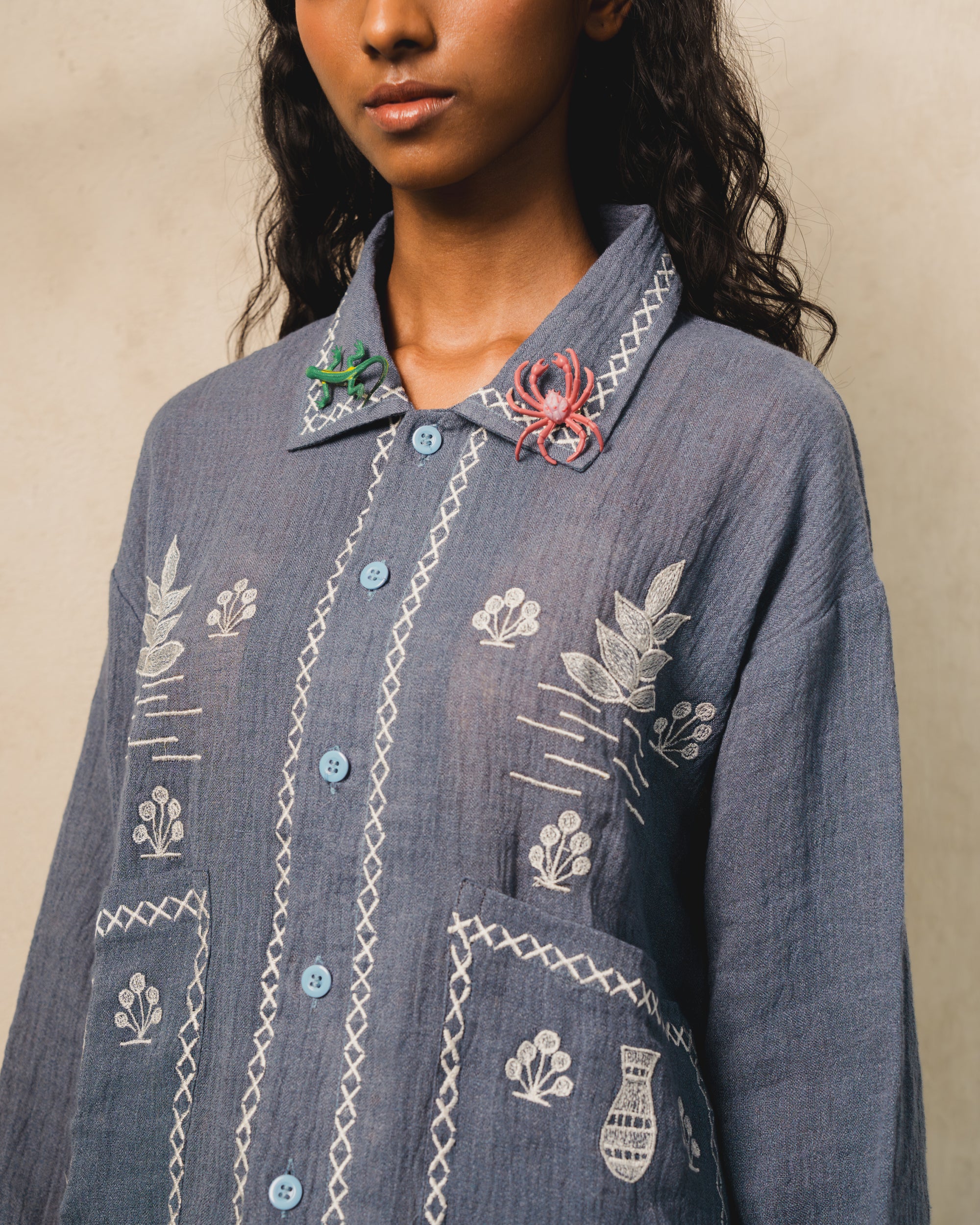 Image of Kino Embroidery Longsleeve Shirt Blue, a longsleeve shirt made from crinkled cotton-poly fabric, giving it a textured and relaxed look.