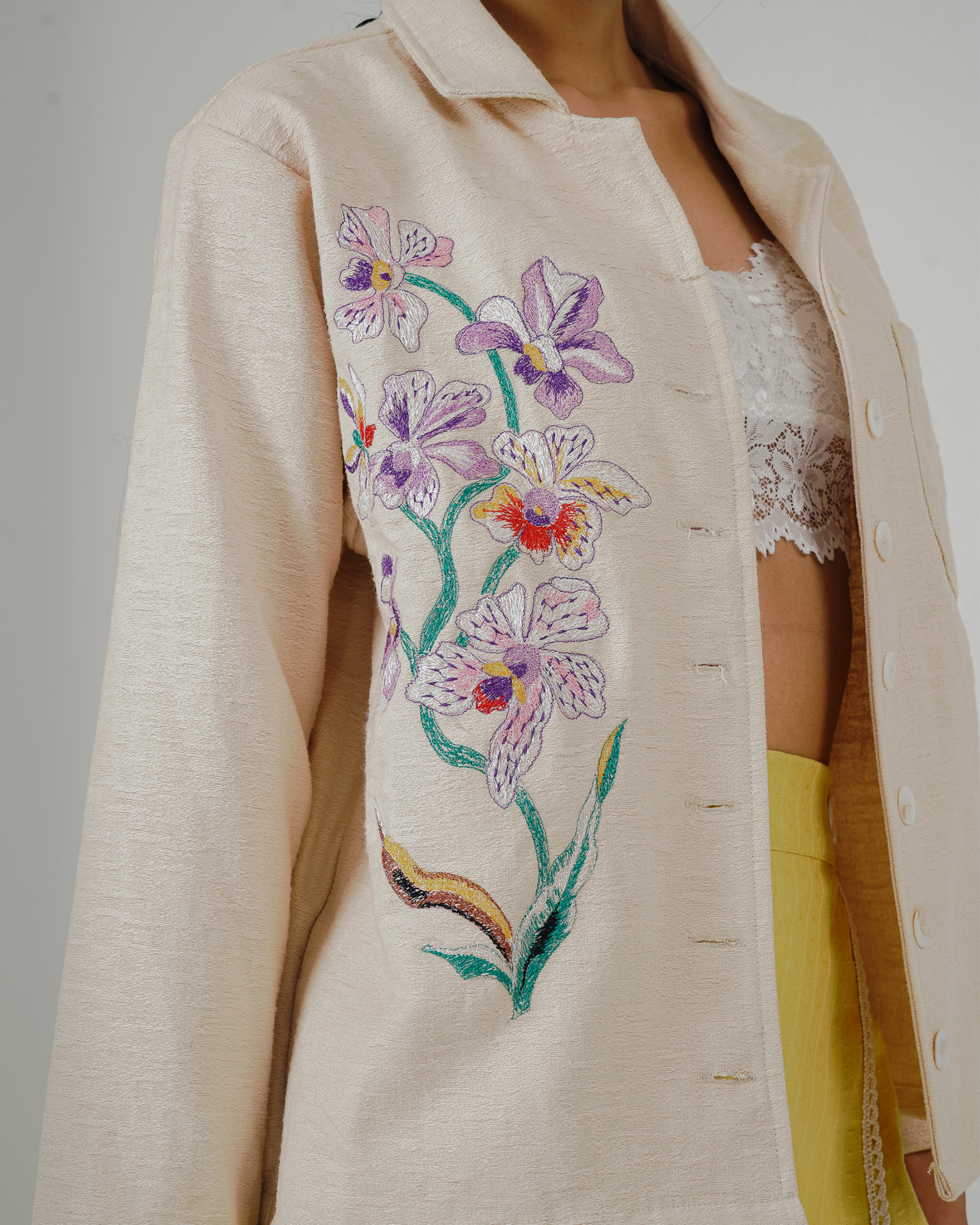 Image of Kintani Embroidery Jacket Creme, a structured jacket made from linen twill, adorned with elegant flower embroidery.