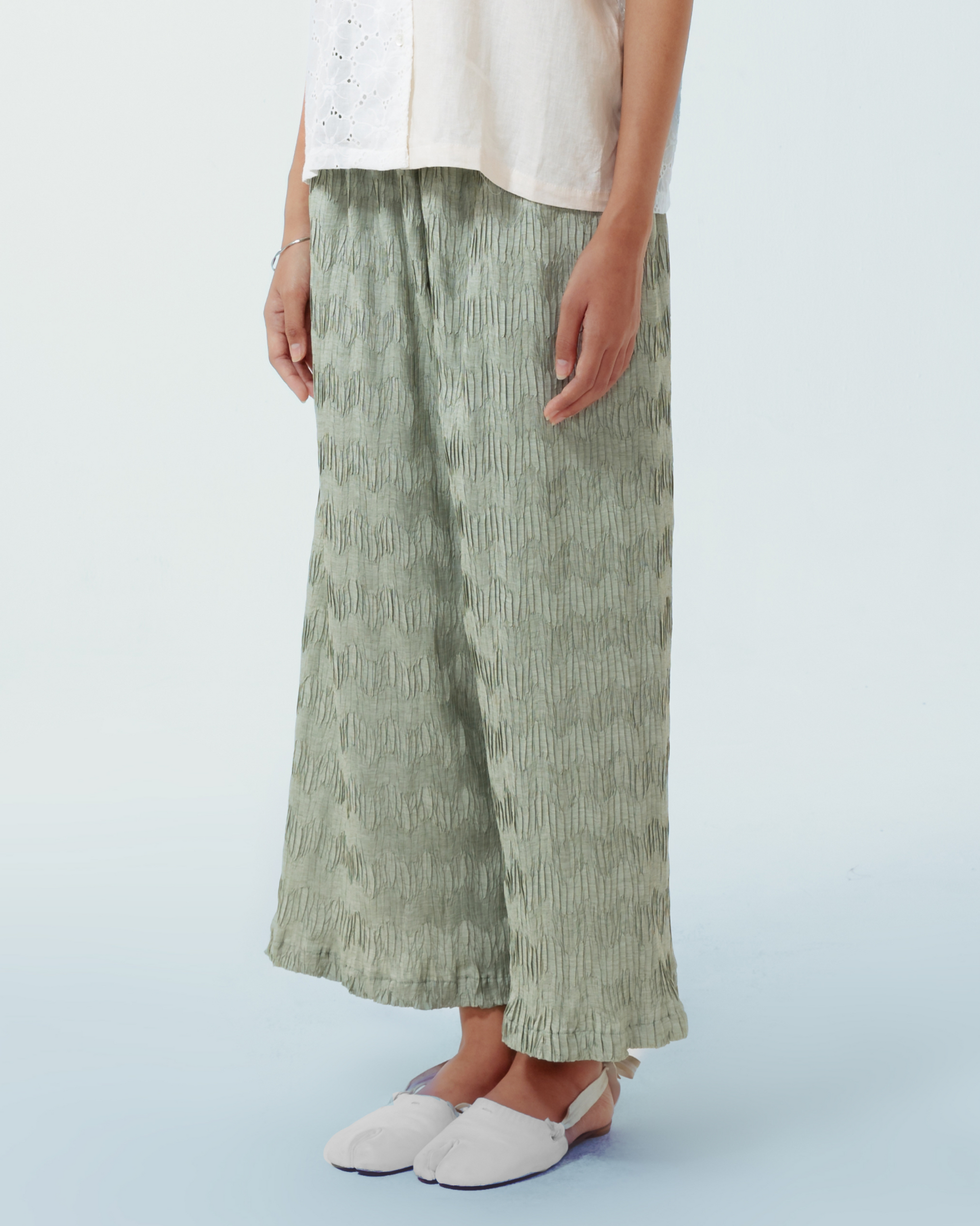 Image of Luis Pants Green, a wide-leg pants made from pleated cotton.