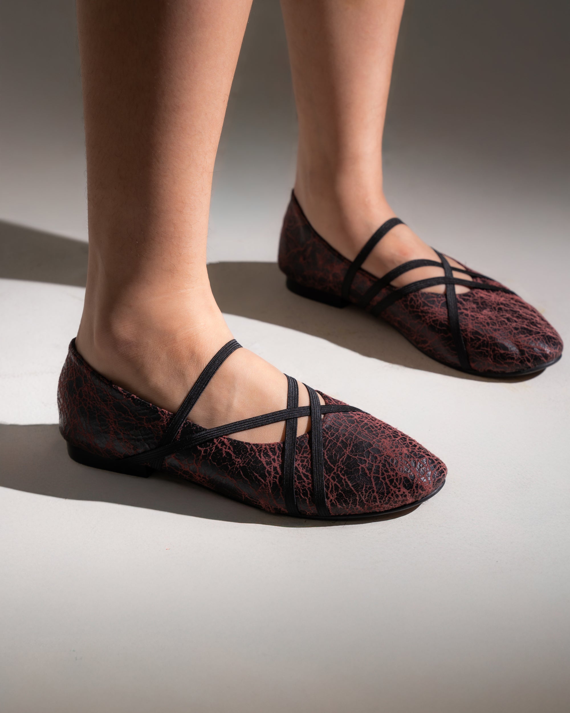 Image of Strappy Ballerina Cracked Leather Red, a ballet flat shoes made from genuine leather with a criss-cross elastic bands.