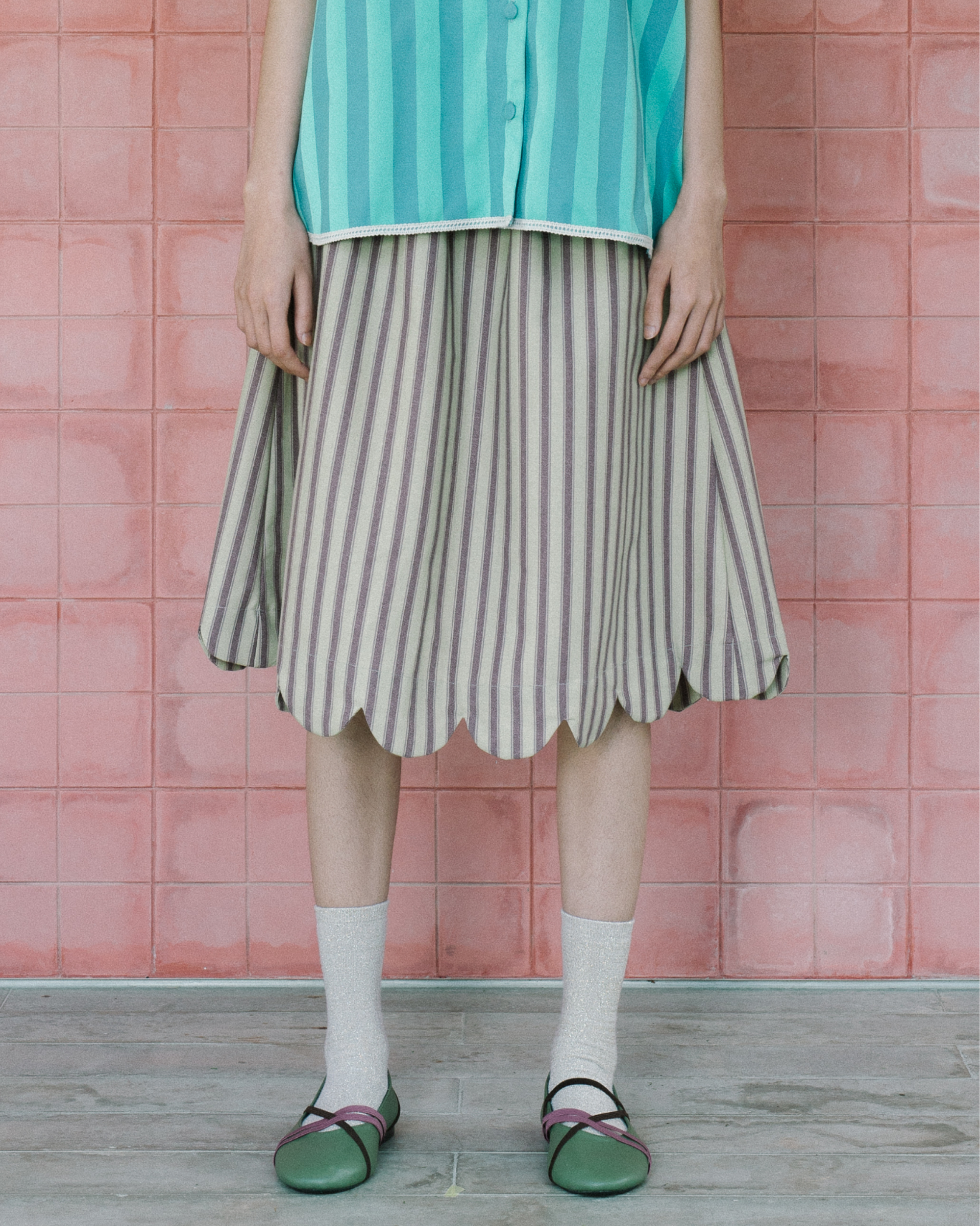 Image of Trap Scallop Skirt, a midi length skirt made from cotton combining a distinc scallop hem as a touch of whimsy and feminity. 