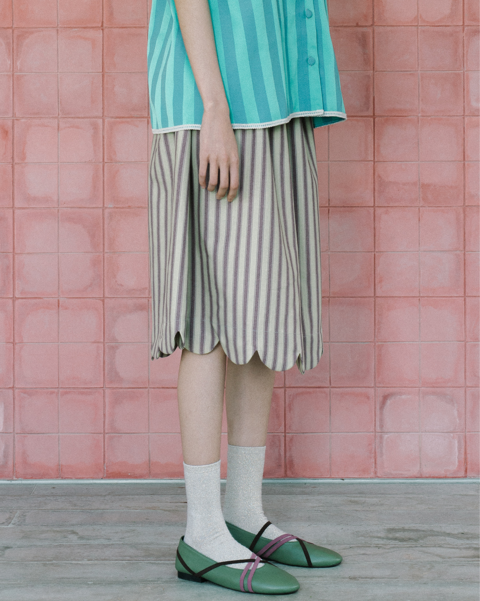 Image of Trap Scallop Skirt, a midi length skirt made from cotton combining a distinc scallop hem as a touch of whimsy and feminity. 