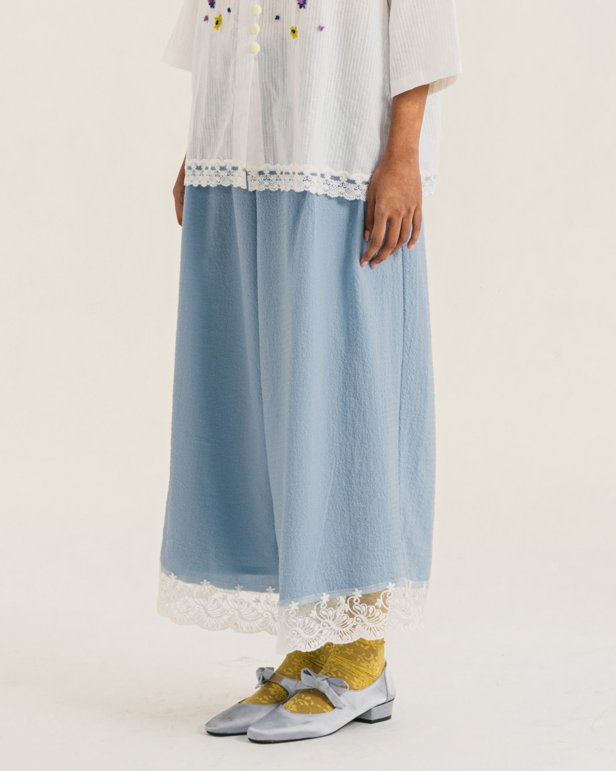 Image of Wisteria Pants Blue, a relaxed wide-leg pants made from cotton with a balloon-like sillhouette. 